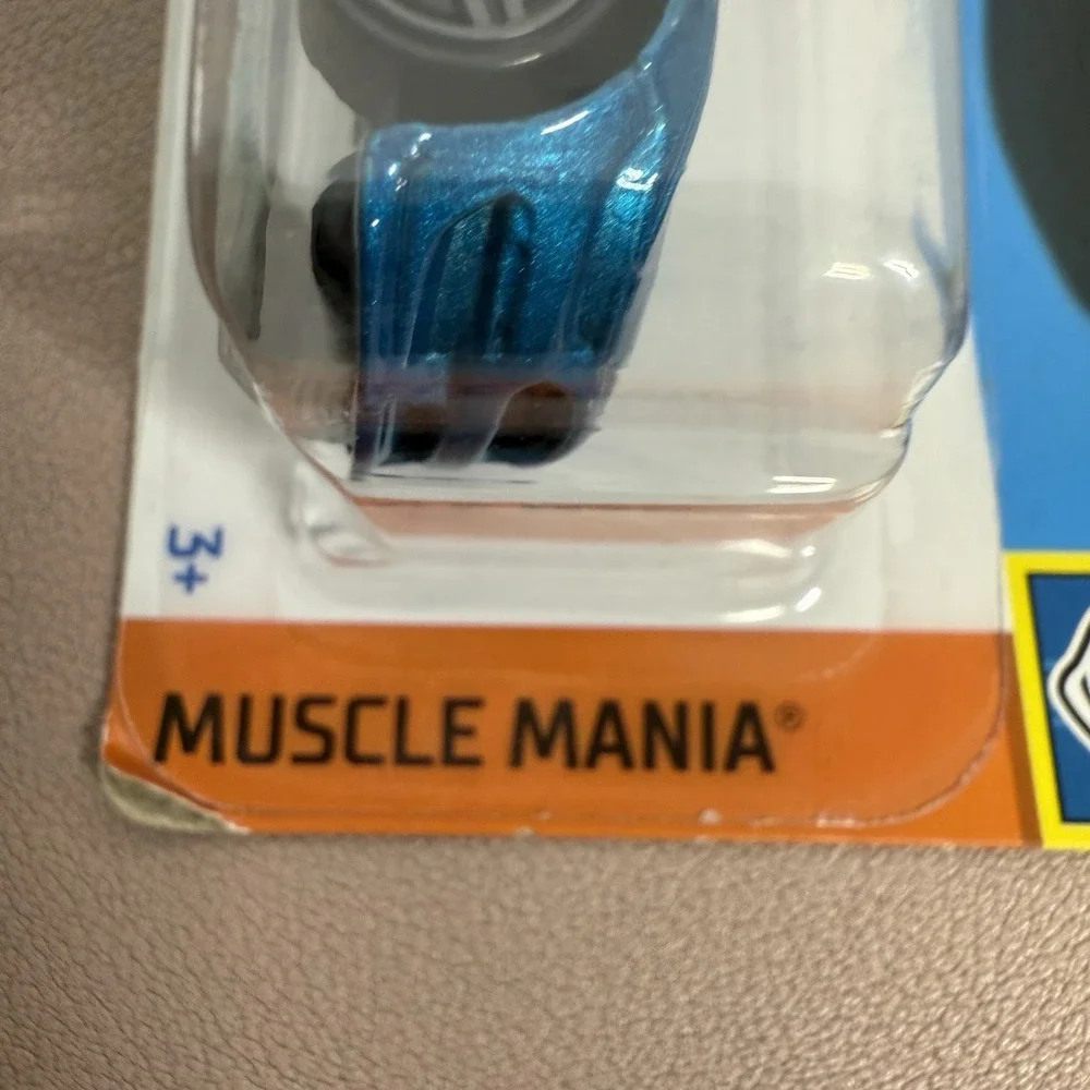 NWT Hot Wheels Ford Shelby GT350R Muscle Mania Blue 9/10 Carded Diecast‎ Car
